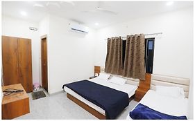 Premium Hotel Ujjain - G A R I M A - Near Mahakal Temple And Rivar - Railway Station - Hygiene & Spacious Room - With Wifi- And Parking Facilities - Best Hotel In Ujjain