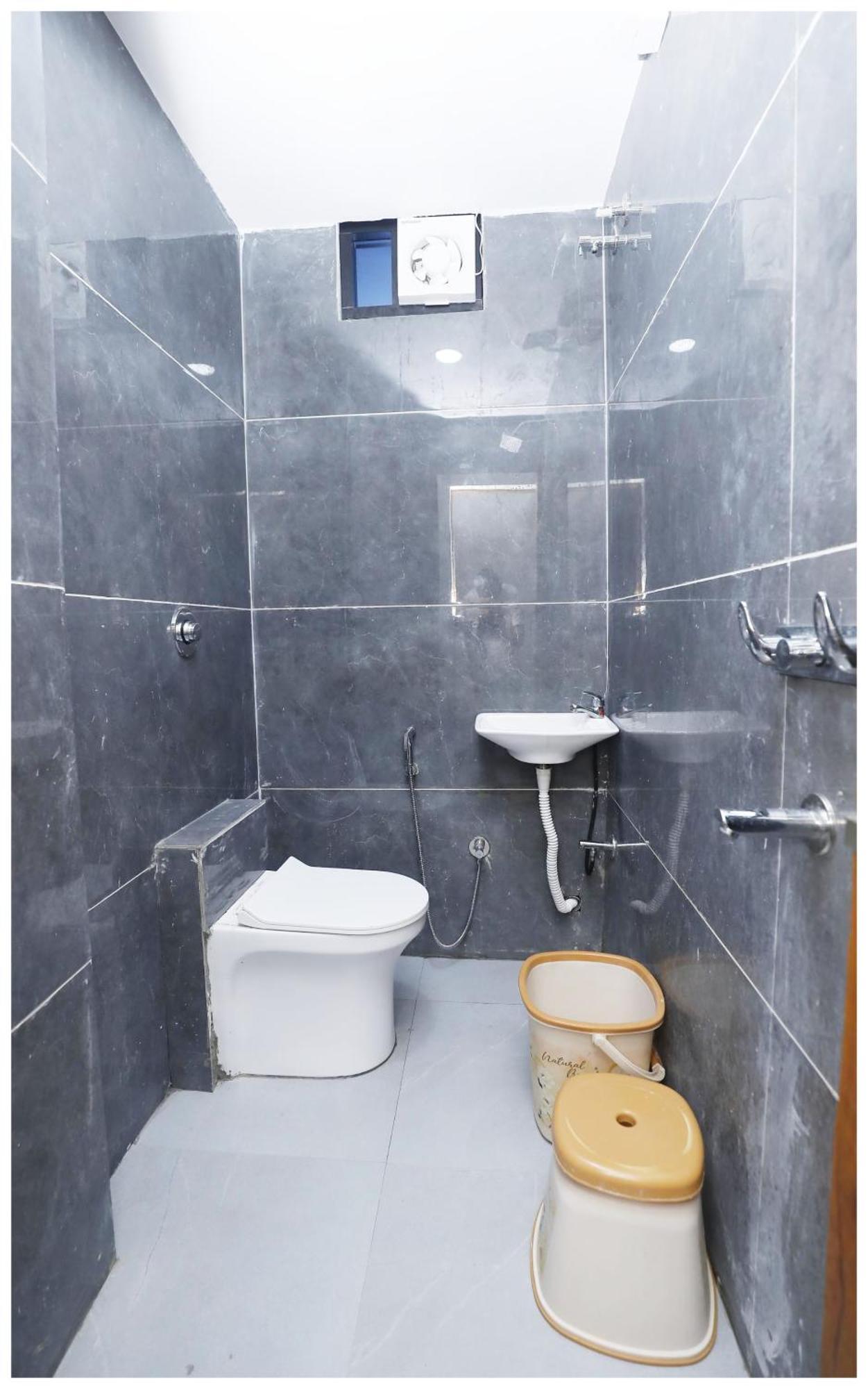 Premium Hotel Ujjain - G A R I M A - Near Mahakal Temple And Rivar - Railway Station - Hygiene & Spacious Room - With Wifi- And Parking Facilities - Best Hotel In Ujjain Exterior photo