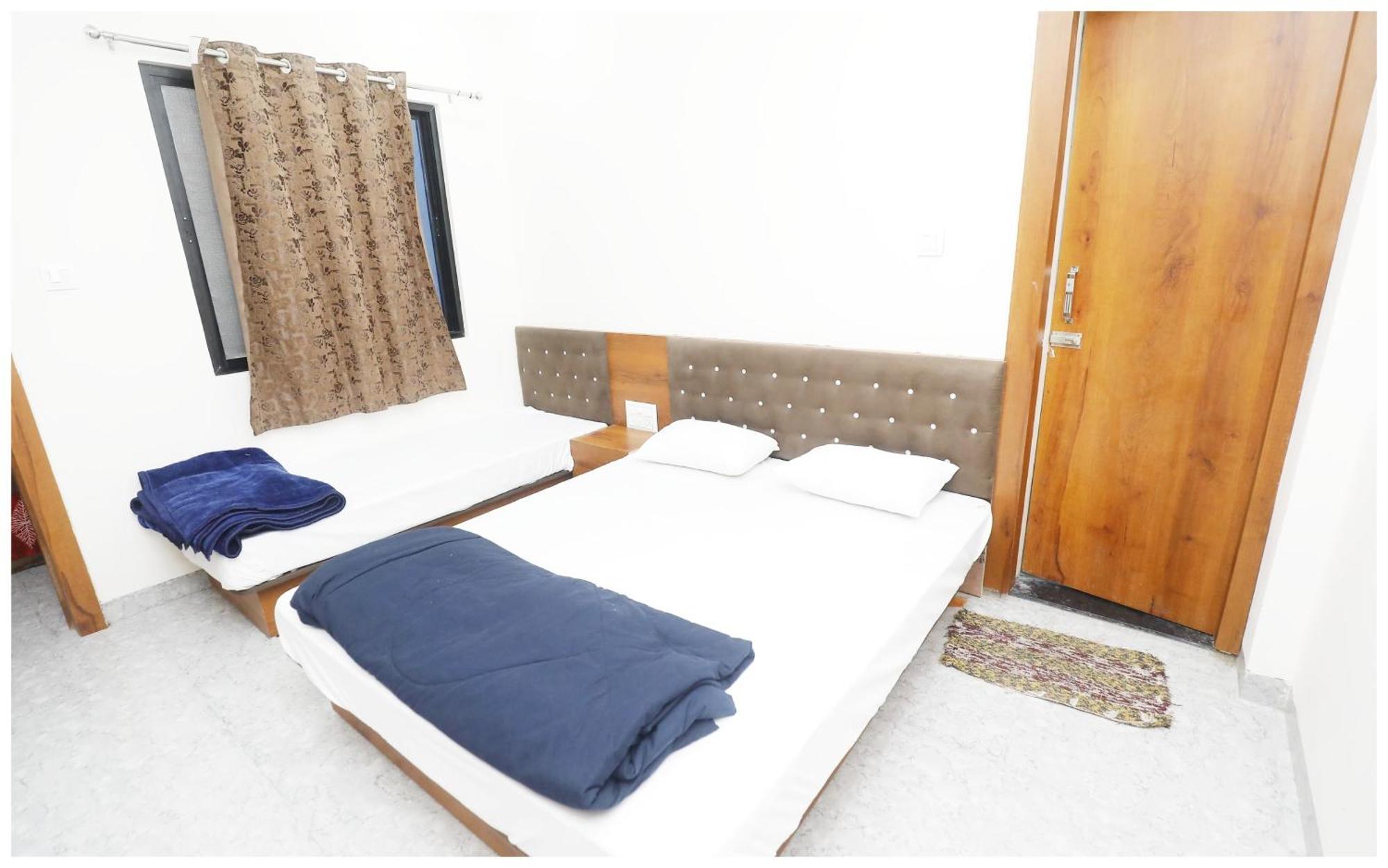 Premium Hotel Ujjain - G A R I M A - Near Mahakal Temple And Rivar - Railway Station - Hygiene & Spacious Room - With Wifi- And Parking Facilities - Best Hotel In Ujjain Exterior photo