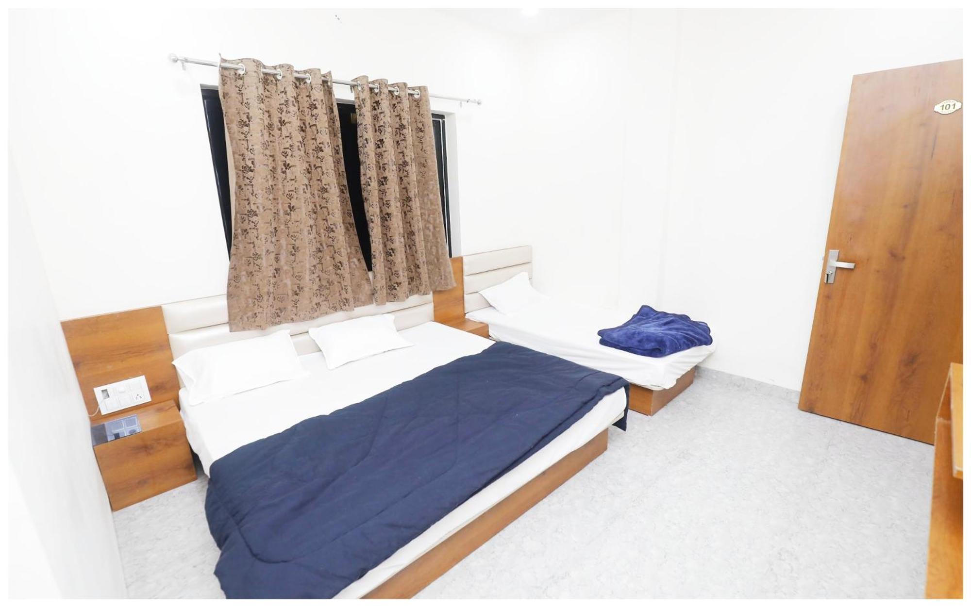 Premium Hotel Ujjain - G A R I M A - Near Mahakal Temple And Rivar - Railway Station - Hygiene & Spacious Room - With Wifi- And Parking Facilities - Best Hotel In Ujjain Exterior photo