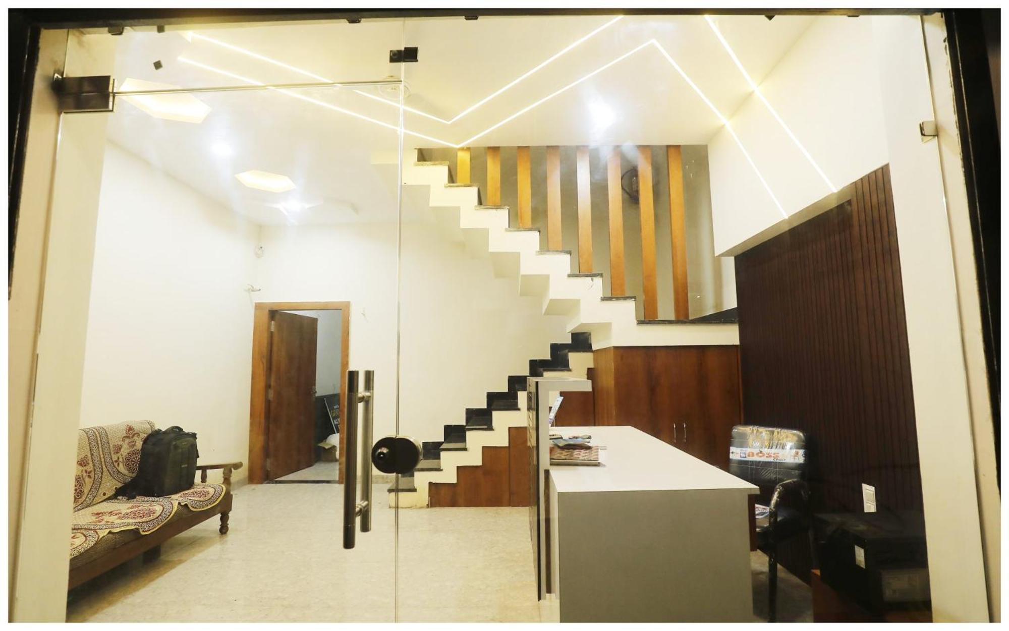 Premium Hotel Ujjain - G A R I M A - Near Mahakal Temple And Rivar - Railway Station - Hygiene & Spacious Room - With Wifi- And Parking Facilities - Best Hotel In Ujjain Exterior photo