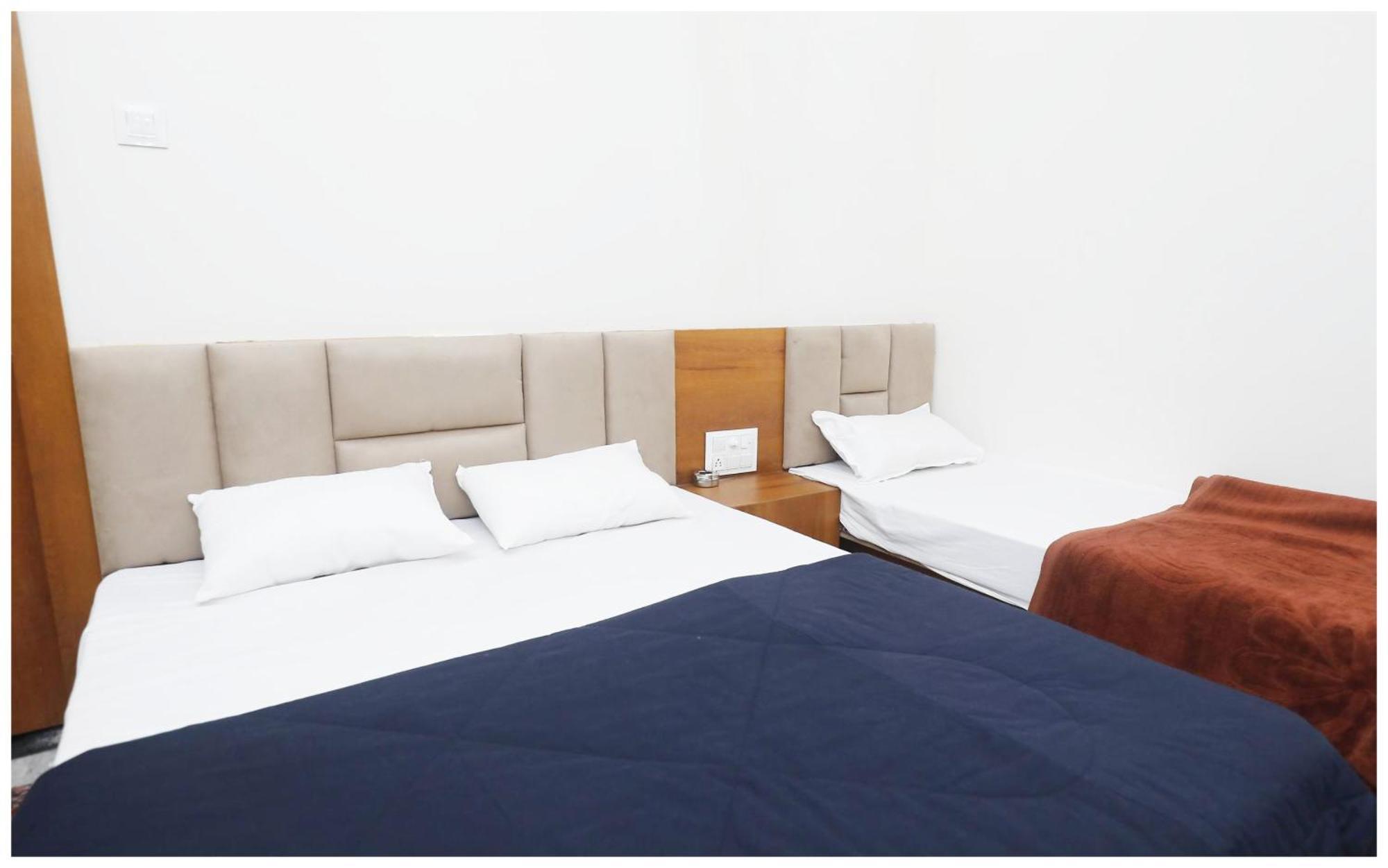 Premium Hotel Ujjain - G A R I M A - Near Mahakal Temple And Rivar - Railway Station - Hygiene & Spacious Room - With Wifi- And Parking Facilities - Best Hotel In Ujjain Exterior photo